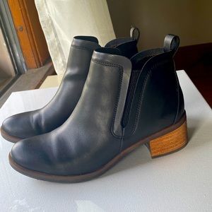 Korks leather ankle boots / 6